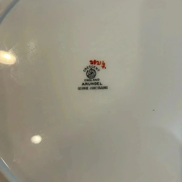 George Jones and Sons Crescent, England "Arundel" Pattern 10.25" Dinner Plate - Picture 3 of 4